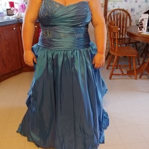Plus size blue prom dress
